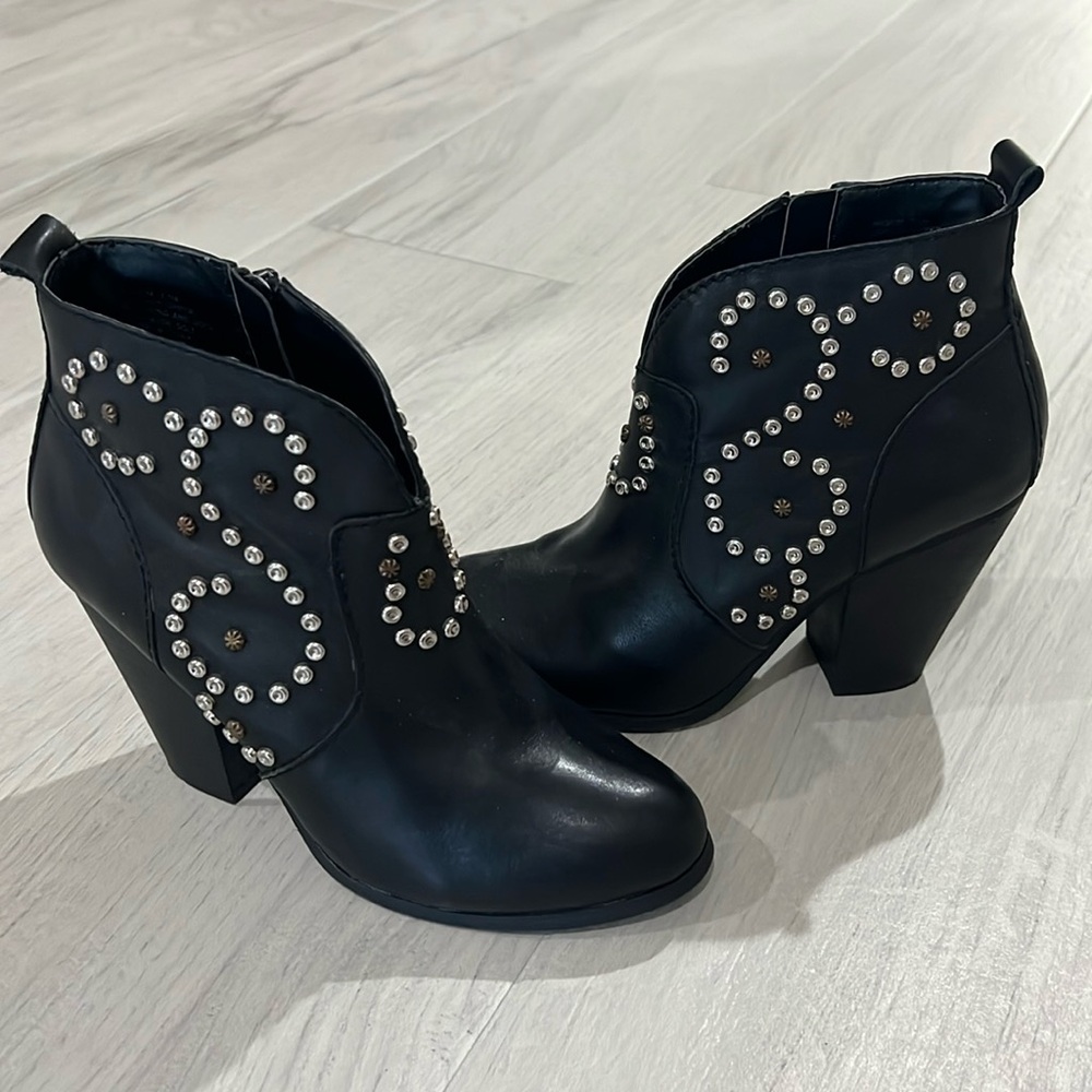Steve Madden Leather Booties with Rivet Design! 😎
